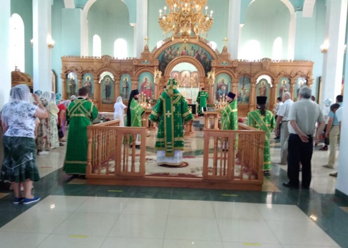 Праздничное богослужение в День Святого Духа 