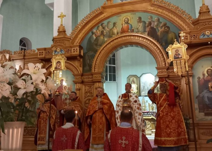 Христос воскресе из мертвых, смертию смерть поправ и сущим во гробех даровав!