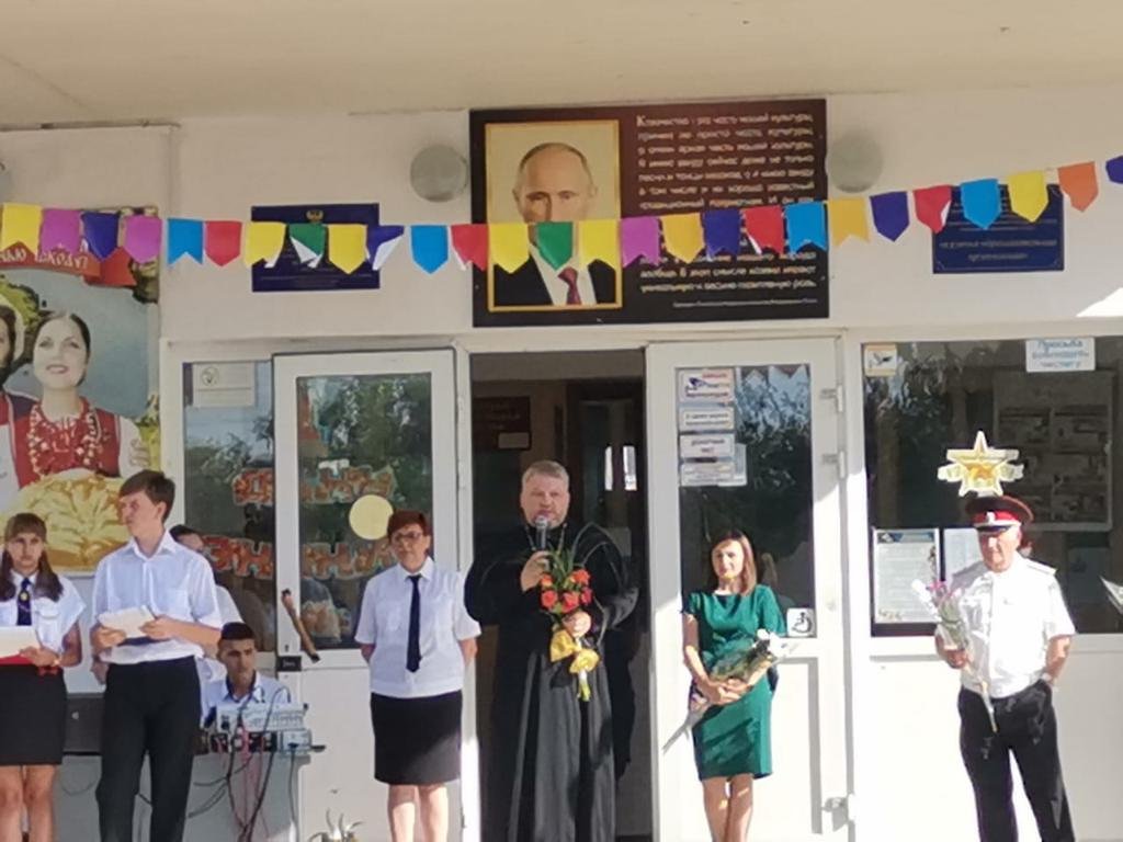 В СОШ 12 в день праздника посвящённого Дню знаний состоялась праздничная линейка