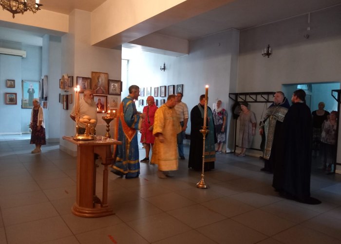 Празднование в честь иконы Божией Матери " Семистрельная ".