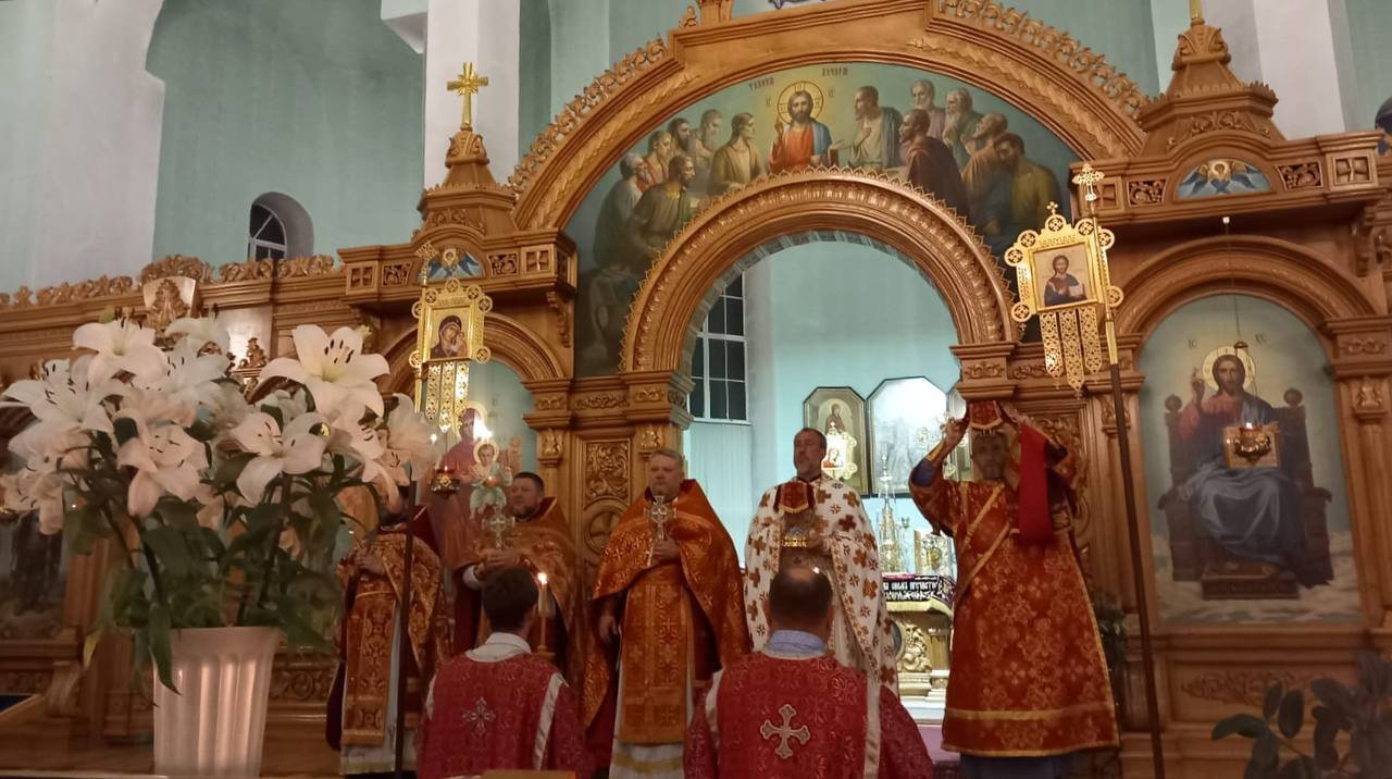 Христос воскресе из мертвых, смертию смерть поправ и сущим во гробех даровав!