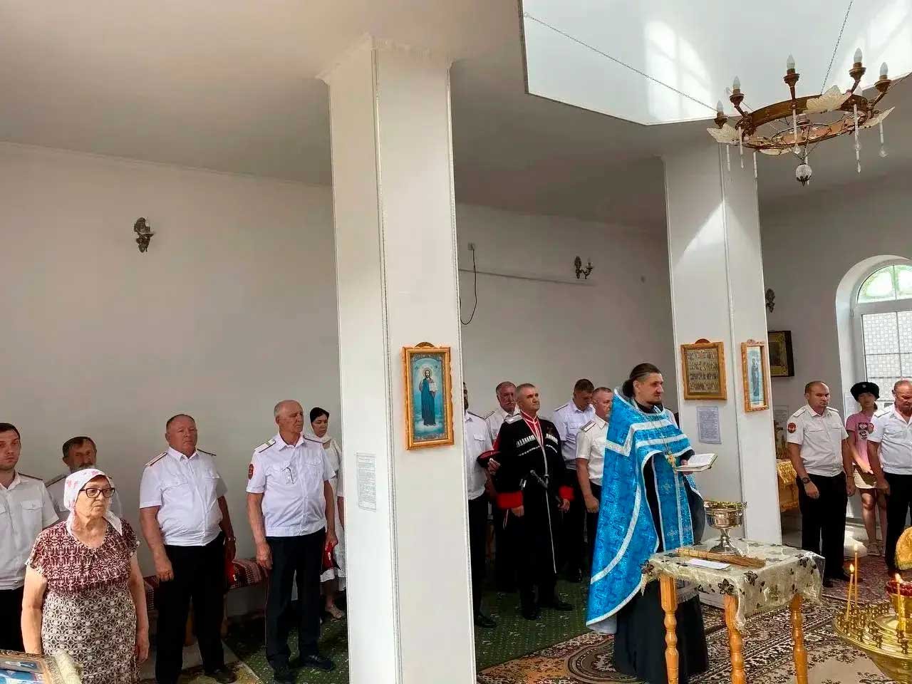 Молебен перед началом всякого доброго дела в храме апостолов Петра и Павла